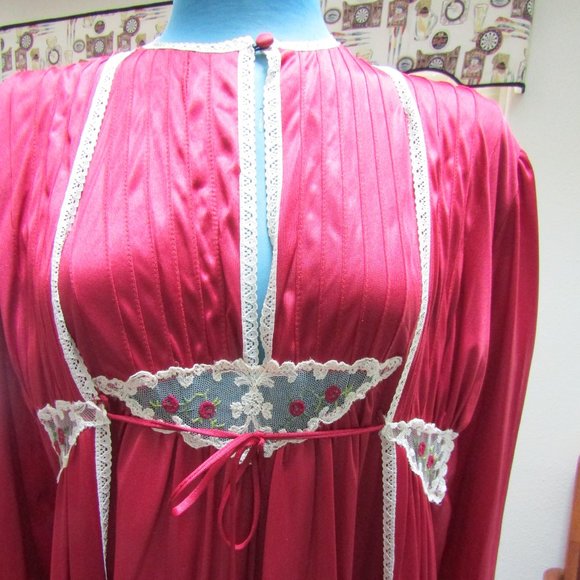 union label long red nightgown and robe size med - Picture 1 of 8